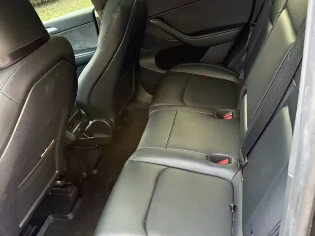Tesla Model Y — Фото автомобиля 7
