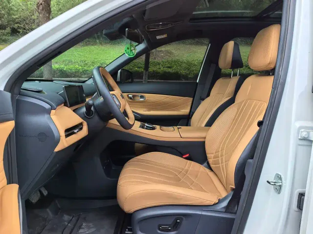 Geely Galaxy Starship 7 EM-i — Фото автомобиля 6