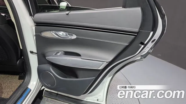 Genesis GV70 — Фото автомобиля 25