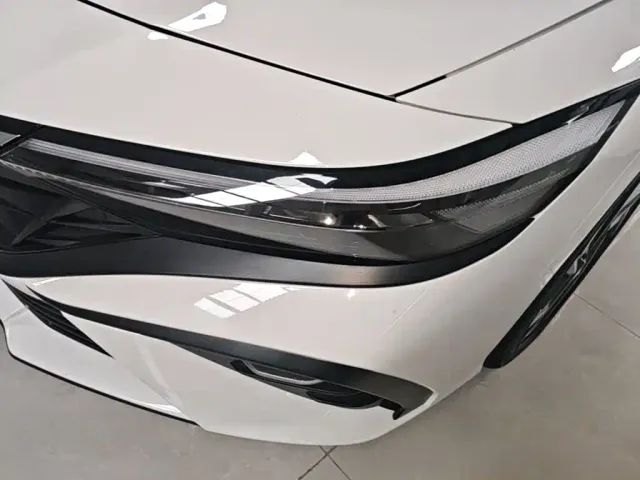 Hyundai Elantra — Фото автомобиля 23