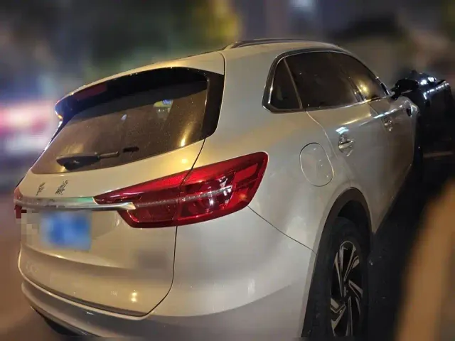 Hongqi HS5 — Фото автомобиля 6