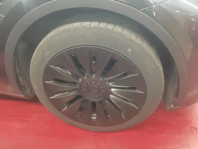 Tesla Model Y — Фото автомобиля 6