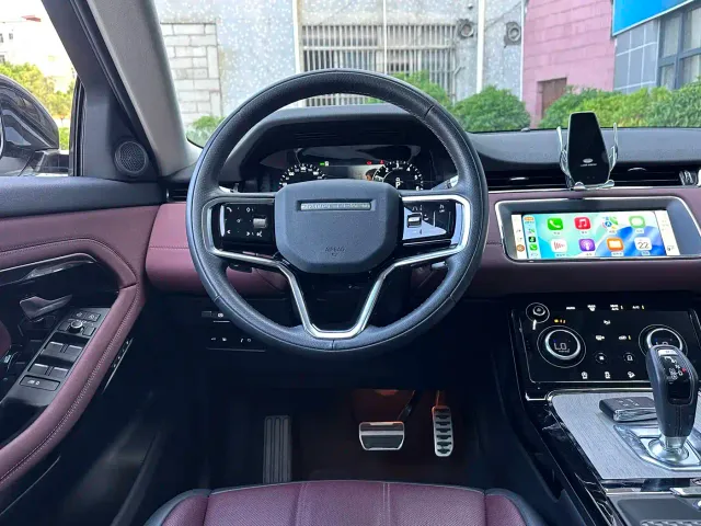 Land Rover Range Rover Evoque New Energy 2022 Range Rover Evoque L P300e Plug-in Hybrid — Фото автомобиля 4