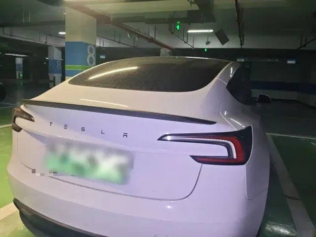 Tesla Model 3 — Фото автомобиля 3