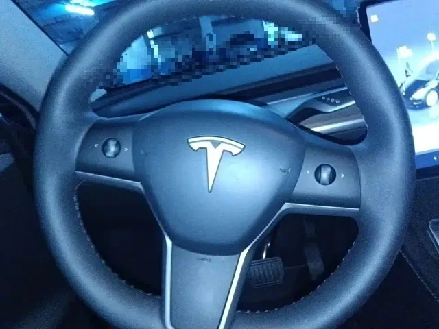 Tesla Model Y — Фото автомобиля 11