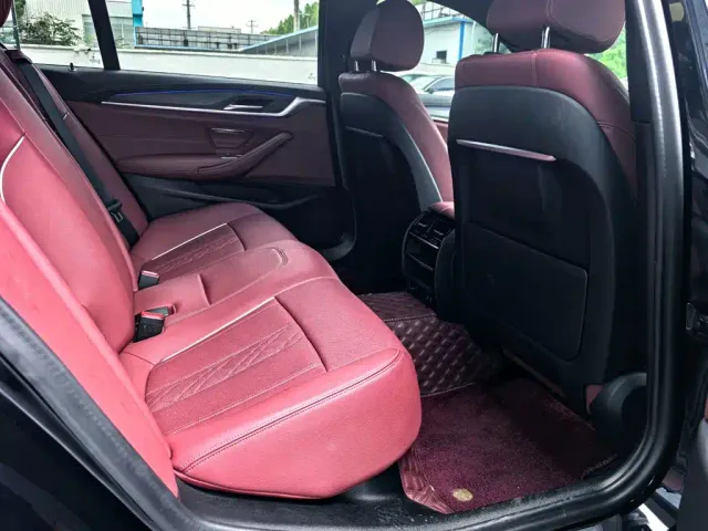 BMW 5 Series — Фото автомобиля 10
