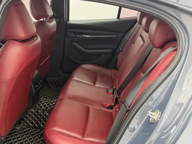 Mazda Axela — Фото автомобиля 8