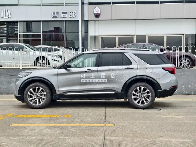 Ford Explorer — Фото автомобиля 5