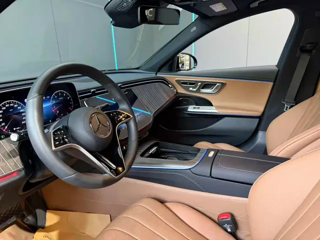Mercedes-Benz E-Class — Фото автомобиля 11