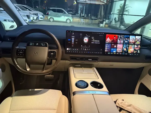 Li Auto Li Auto MEGA 2024 Ultra — Фото автомобиля 6