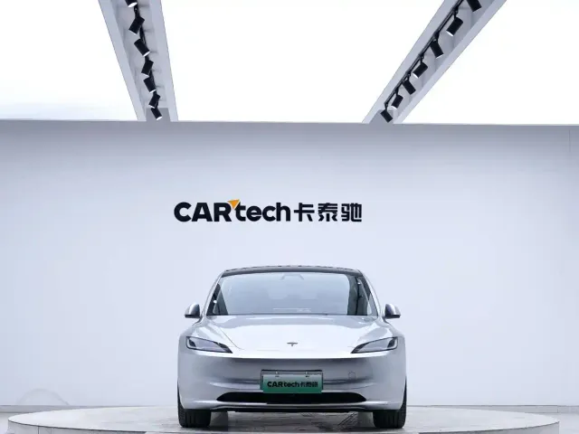 Tesla Model 3 — Фото автомобиля 8