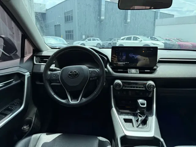 Toyota RAV4 — Фото автомобиля 10