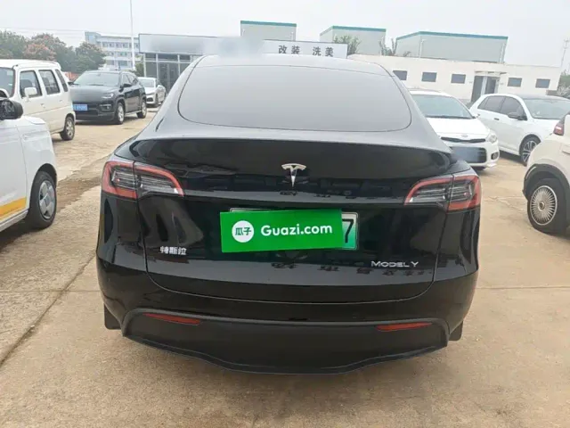 Tesla Model Y — Фото автомобиля 5