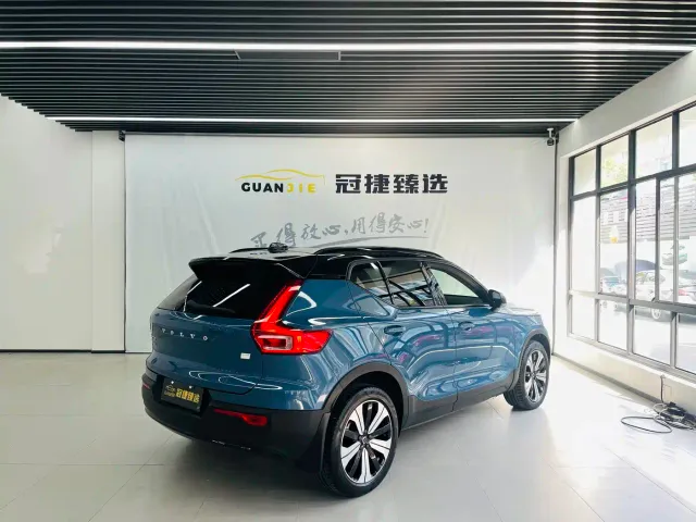 Volvo XC40 — Фото автомобиля 17