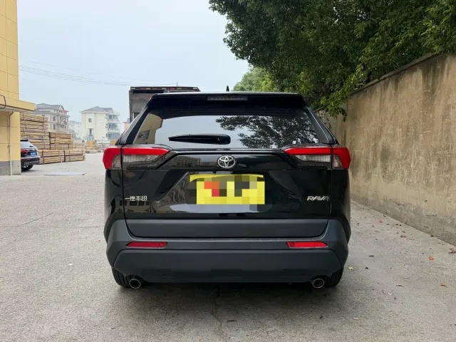 Toyota RAV4 — Фото автомобиля 5