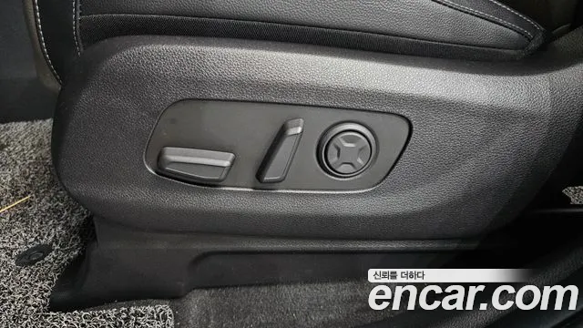 Kia Carnival Generation 4 — Фото автомобиля 30