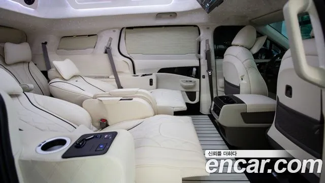 Kia Carnival Generation 4 — Фото автомобиля 10