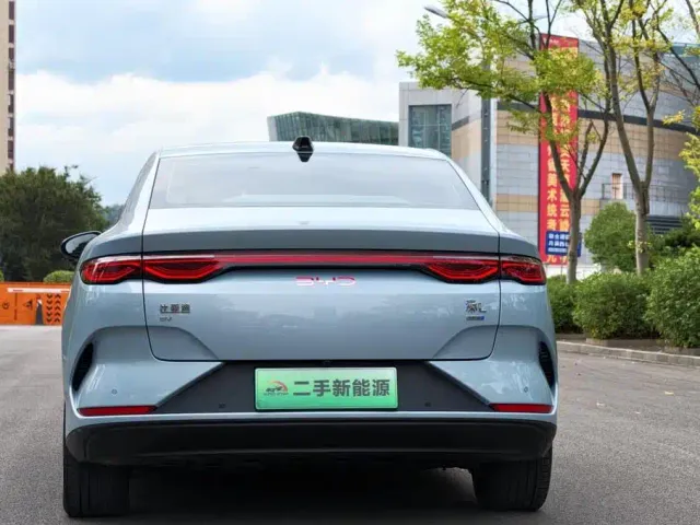 BYD Qin L — Фото автомобиля 5