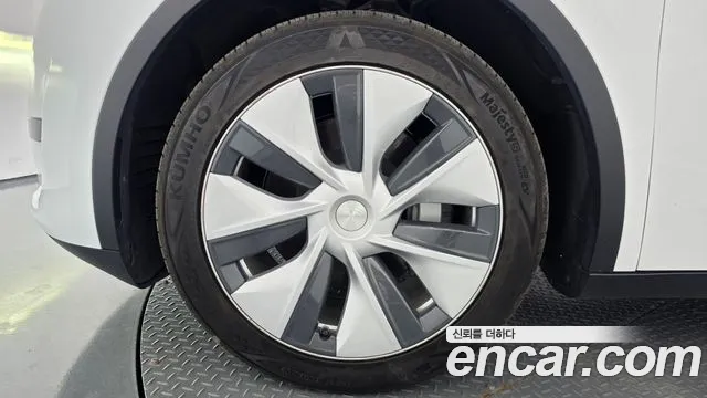 Tesla Model Y — Фото автомобиля 5