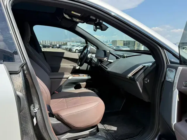 BMW iX — Фото автомобиля 10