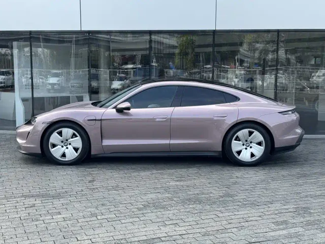 Porsche Taycan — Фото автомобиля 11