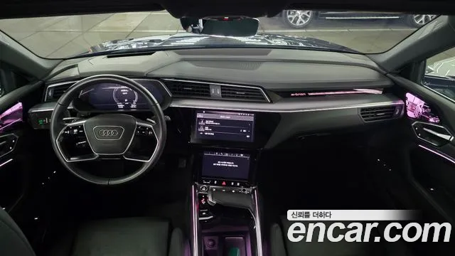 Audi e-tron — Фото автомобиля 7