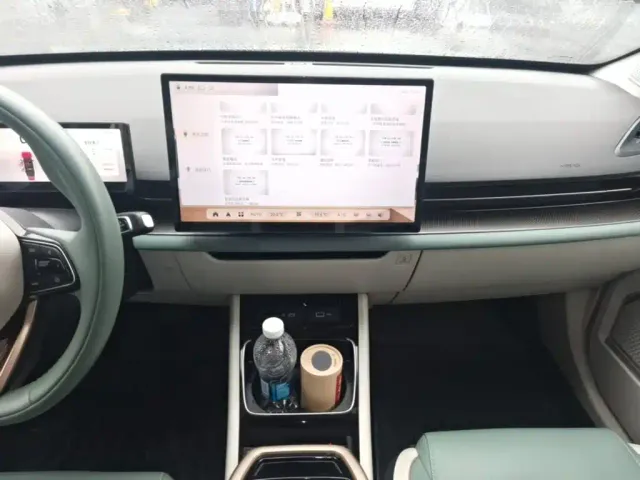 Geely Geometry G6 — Фото автомобиля 17