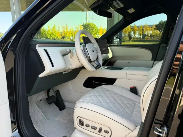 Li Auto L8 — Фото автомобиля 3