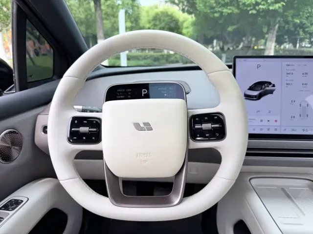 Li Auto i6 — Фото автомобиля 7