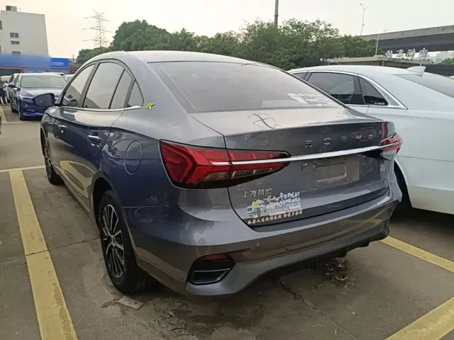 Roewe i5 — Фото автомобиля 4