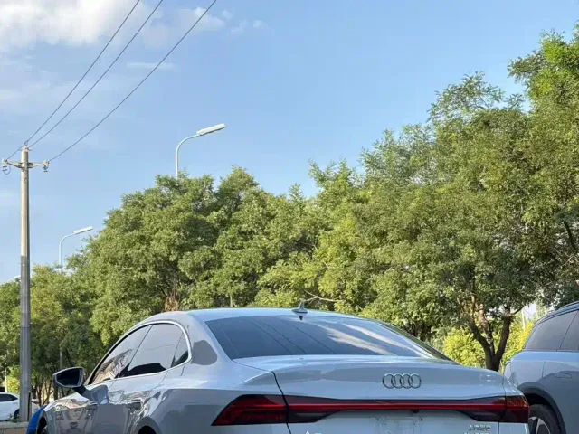 Audi A7L — Фото автомобиля 3
