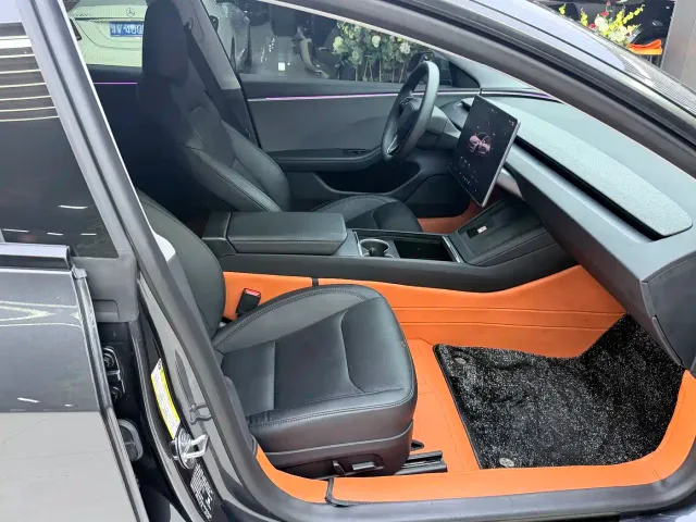 Tesla Model 3 — Фото автомобиля 8