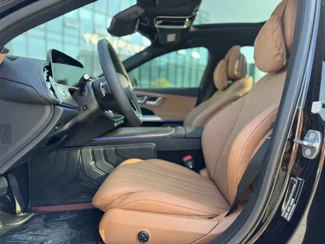 Mercedes-Benz E-Class — Фото автомобиля 4