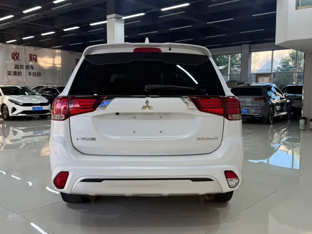 Mitsubishi Outlander — Фото автомобиля 5