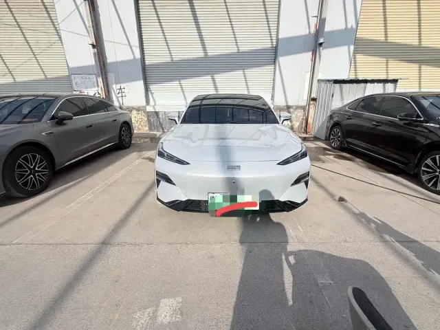 Geely Galaxy E8 — Фото автомобиля 8