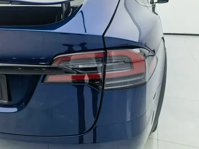 Tesla Model X — Фото автомобиля 8