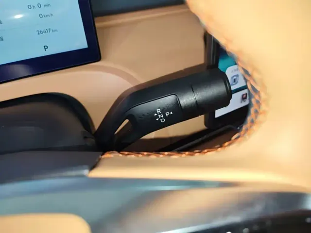 Geely Galaxy Starship 7 EM-i — Фото автомобиля 13