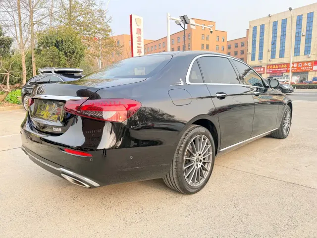 Mercedes-Benz E-Class — Фото автомобиля 4