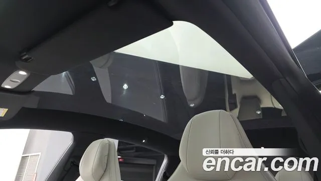 Tesla Model Y — Фото автомобиля 22
