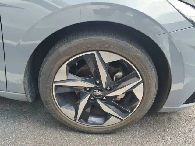 Hyundai Elantra — Фото автомобиля 24
