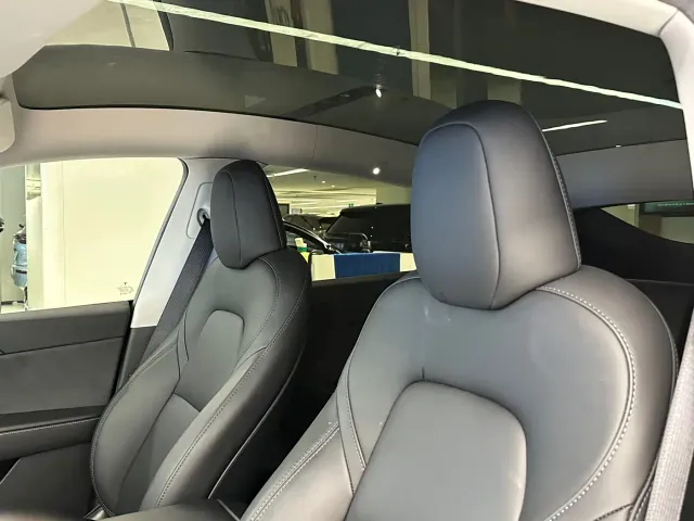 Tesla Model Y — Фото автомобиля 11