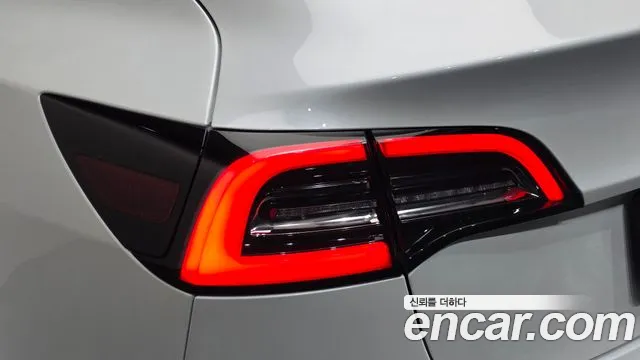 Tesla Model 3 — Фото автомобиля 23