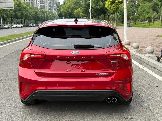Ford Focus — Фото автомобиля 6