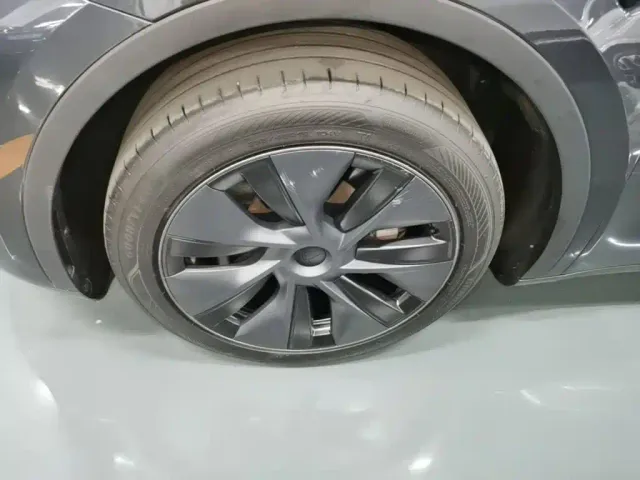 Tesla Model Y — Фото автомобиля 22