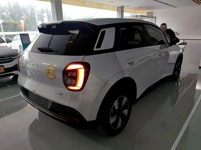 GAC Aion UT — Фото автомобиля 6
