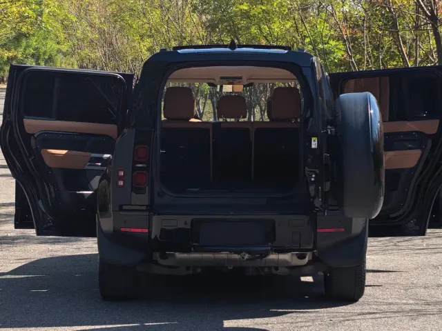 Land Rover Defender — Фото автомобиля 7