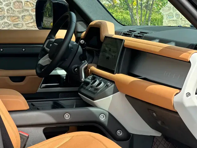 Land Rover Defender — Фото автомобиля 7