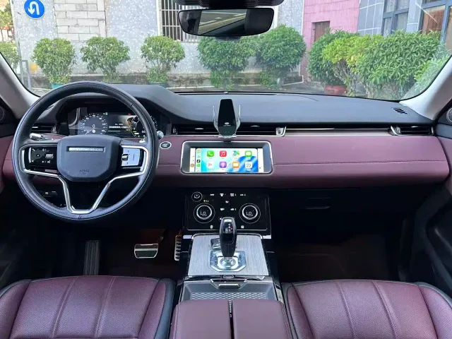 Land Rover Range Rover Evoque New Energy 2022 Range Rover Evoque L P300e Plug-in Hybrid — Фото автомобиля 5