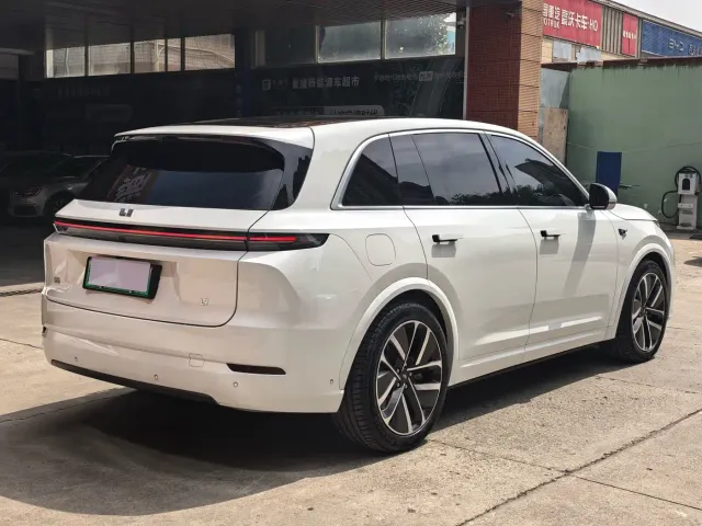 Li Auto L7 — Фото автомобиля 4