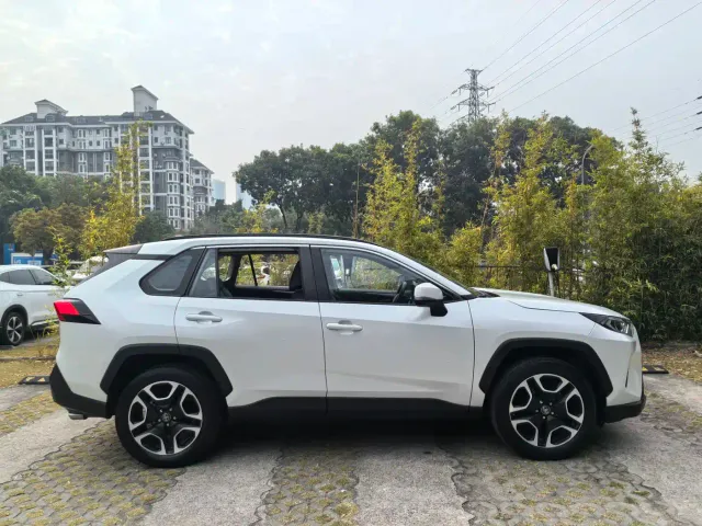 Toyota RAV4 — Фото автомобиля 7